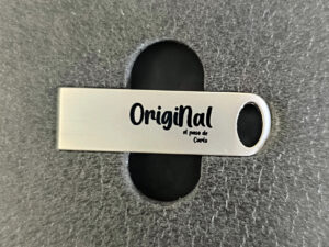USB de metal con estilo: merchandising elegante para tu grupo