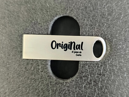 USB de metal con estilo: merchandising elegante para tu grupo