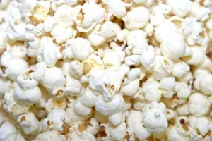 Pop Corn y la piratería de CDs y DVDs